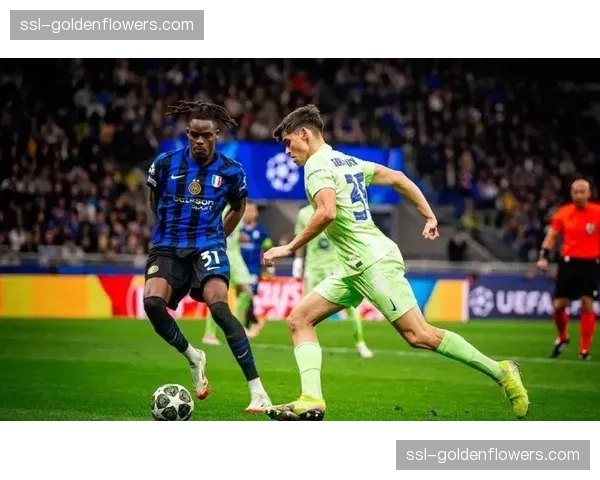 战术观察:国米三中卫体系在比赛第60分钟后主动切换为盯人为主,收效显著