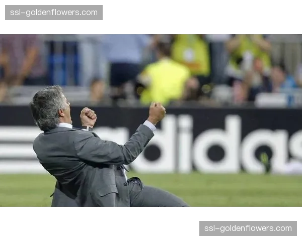 欧塞尔主场球迷在比赛第60分钟集体鼓掌,为球员高强度奔跑助威